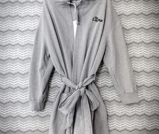 스위트 킹사이즈 침대, The Logan Philadelphia Curio Collection By Hilton