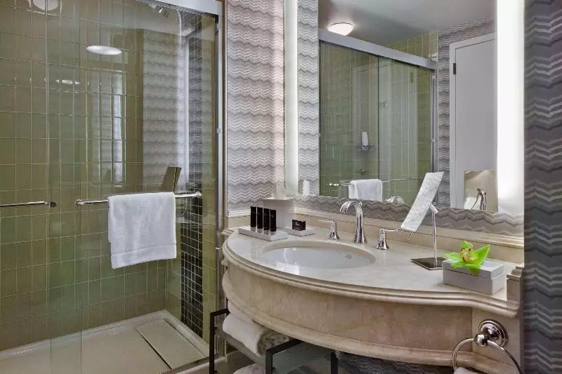 اتاق سوپریور با تخت بزرگ, The Logan Philadelphia Curio Collection By Hilton