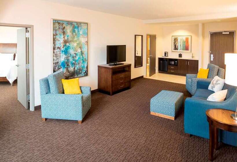 스위트 킹사이즈 침대, The Logan Philadelphia Curio Collection By Hilton