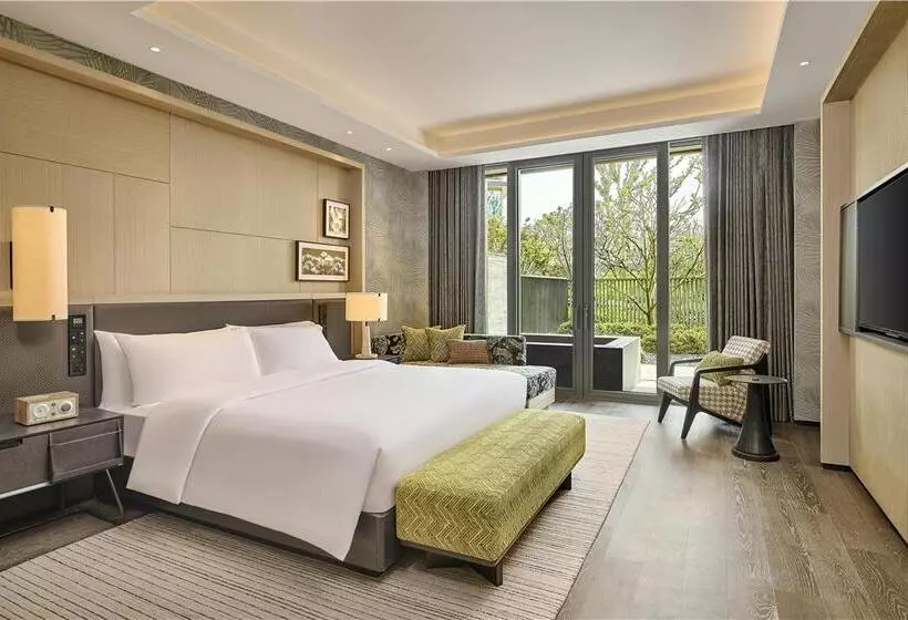 سوئیت با تخت بزرگ, The Logan Philadelphia Curio Collection By Hilton