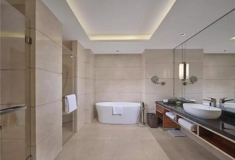 سوئیت با تخت بزرگ, The Logan Philadelphia Curio Collection By Hilton