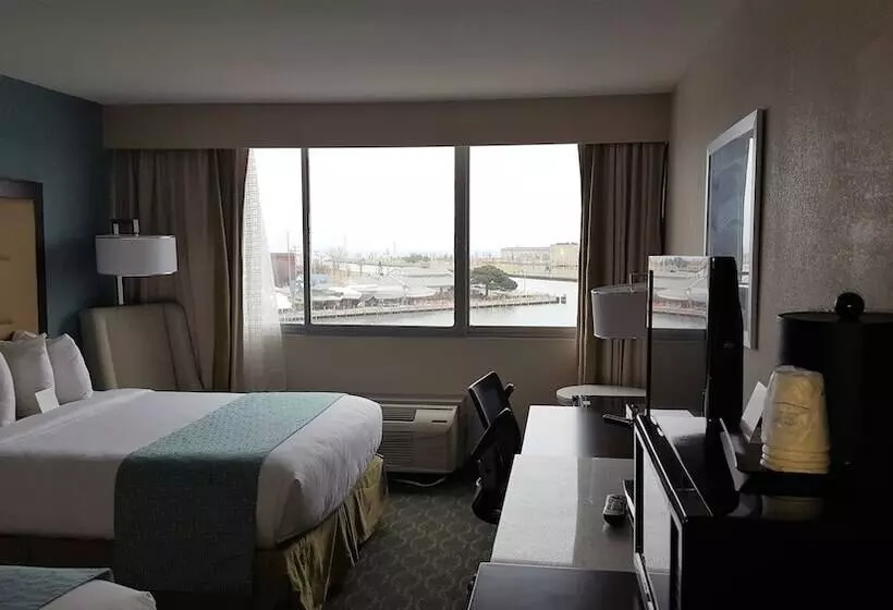 身障者適用ダブルベッド付きスタンダードルーム, Wyndham Garden Kenosha Harborside