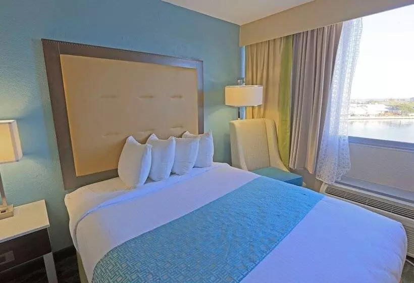 身障者適用ダブルベッド付きスタンダードルーム, Wyndham Garden Kenosha Harborside