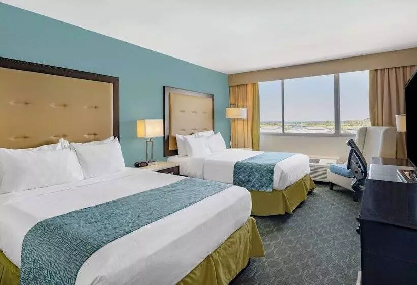 ２ダブルベッドのスタンダードルーム, Wyndham Garden Kenosha Harborside