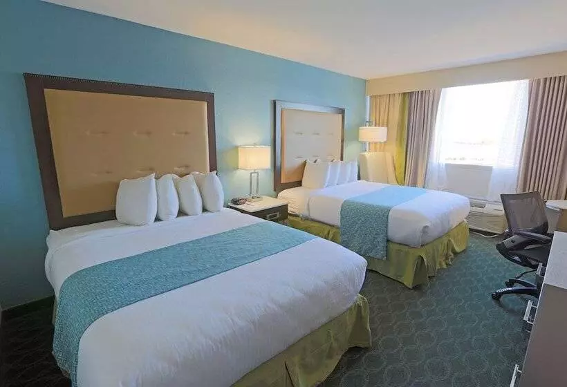 ２ダブルベッドのスタンダードルーム, Wyndham Garden Kenosha Harborside