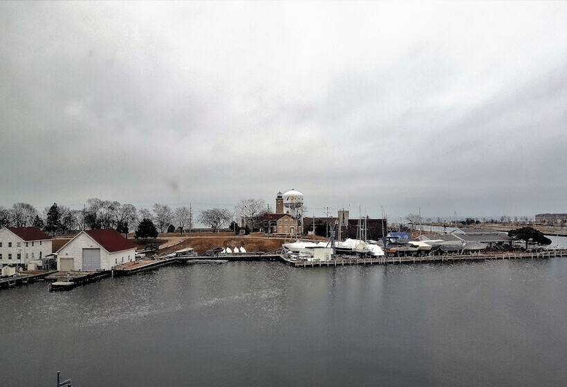 غرفة قياسية سرير مزدوج, Wyndham Garden Kenosha Harborside