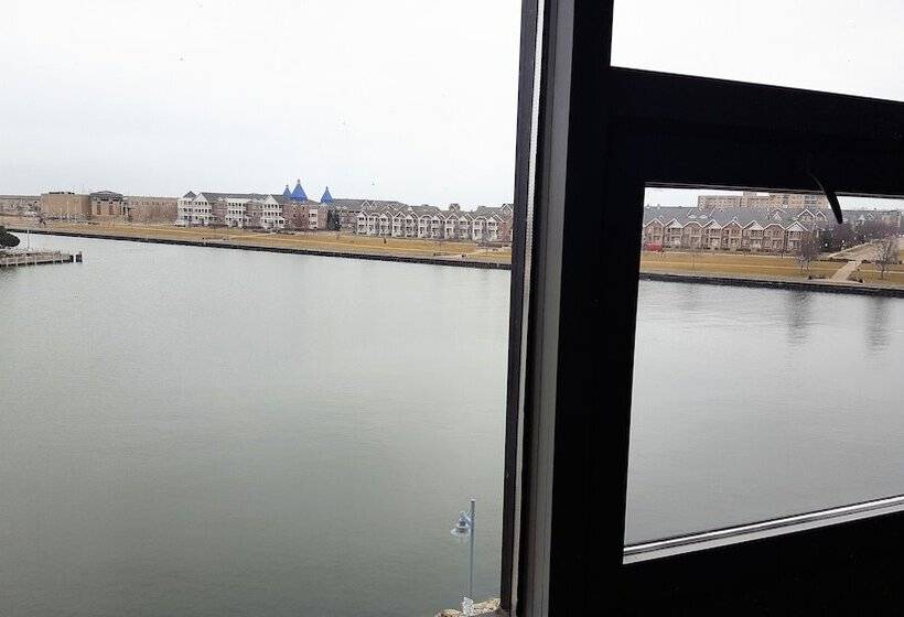 غرفه قياسيه سريرين مزدوجين, Wyndham Garden Kenosha Harborside