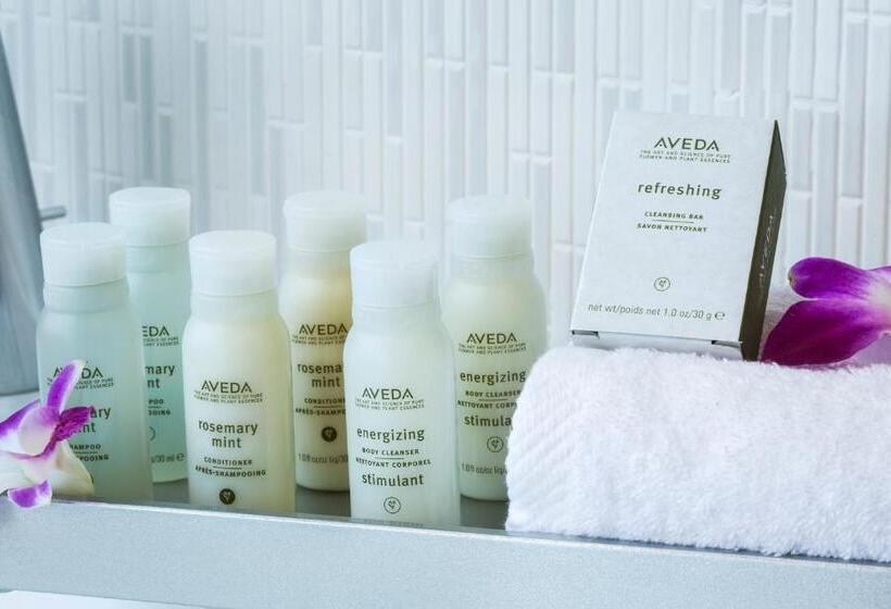 חדר סטנדרט עם מיטת קווין, Renaissance Orlando Resort – Disney Springs® Area