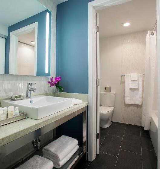 חדר סטנדרט עם מיטת קווין, Renaissance Orlando Resort – Disney Springs® Area