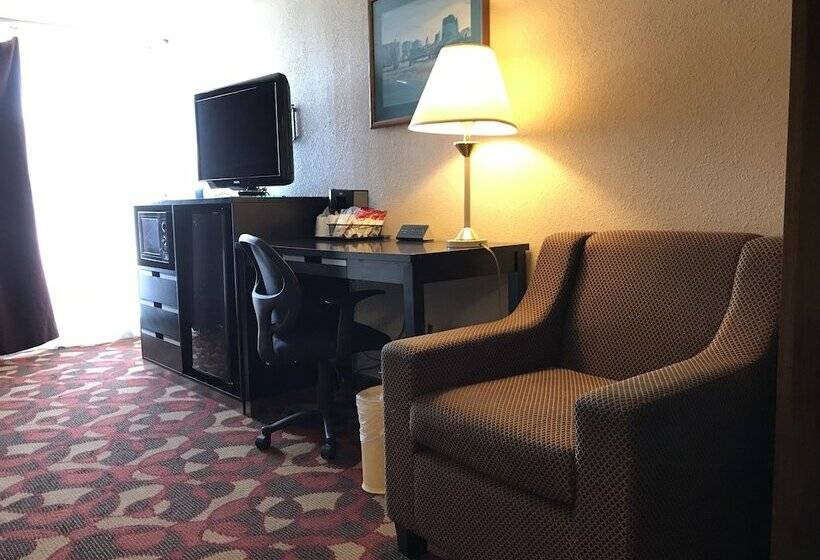 Люкс, Days Inn By Wyndham Carlisle North