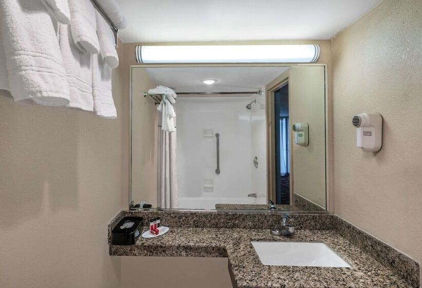 带2个双人床的标准工作室, Days Inn By Wyndham Carlisle North