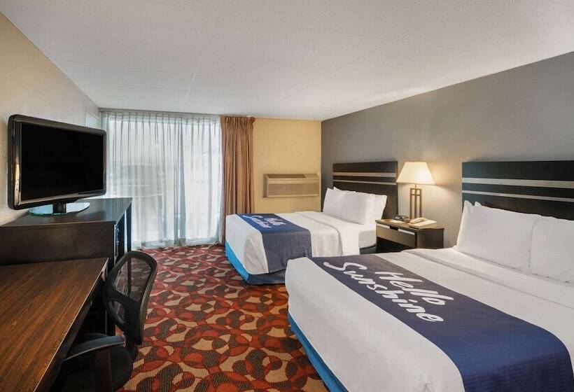 带2个双人床的标准工作室, Days Inn By Wyndham Carlisle North