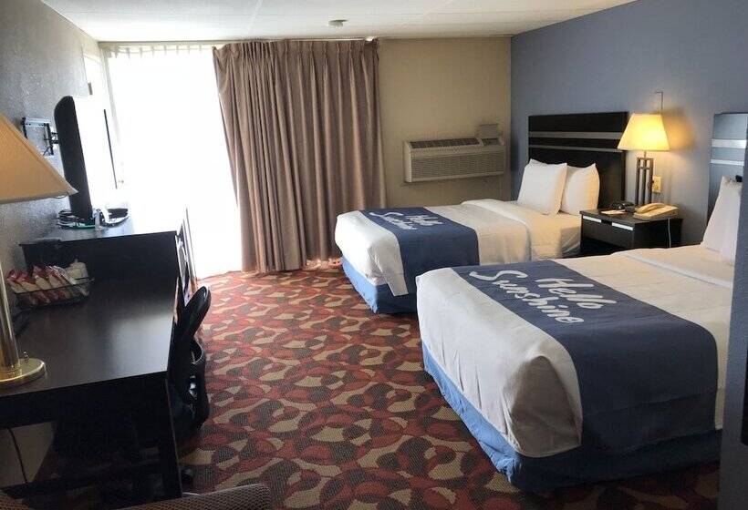 带2个双人床的标准工作室, Days Inn By Wyndham Carlisle North