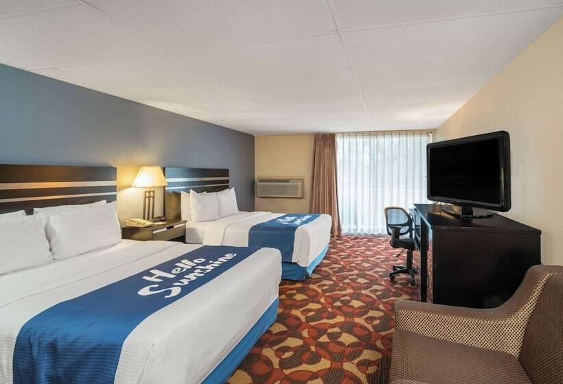 带2个双人床的标准工作室, Days Inn By Wyndham Carlisle North