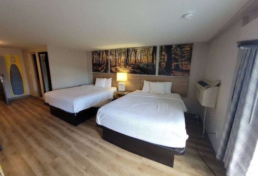 带2个双人床的标准工作室, Days Inn By Wyndham Carlisle North