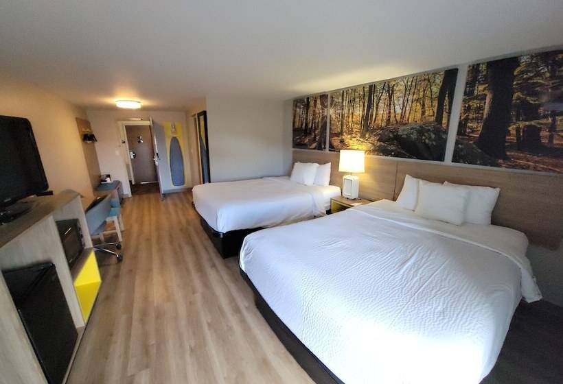 带2个双人床的标准工作室, Days Inn By Wyndham Carlisle North