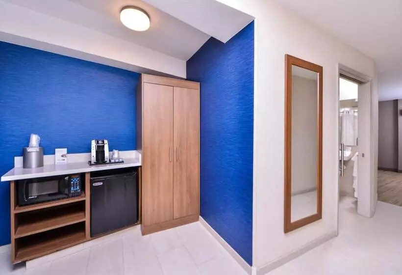 سوییت, Holiday Inn Express Walnut Creek, An Ihg