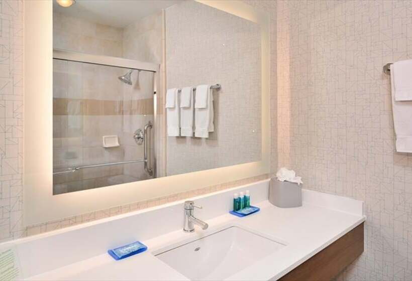 جناح, Holiday Inn Express Walnut Creek, An Ihg