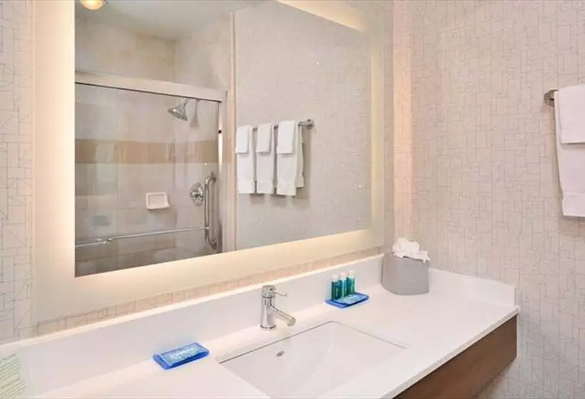 سوییت, Holiday Inn Express Walnut Creek, An Ihg