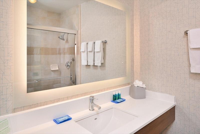 스위트 킹사이즈 침대, Holiday Inn Express Walnut Creek, An Ihg