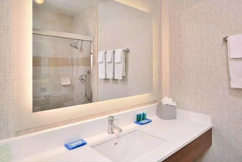 سوئیت با تخت بزرگ, Holiday Inn Express Walnut Creek, An Ihg