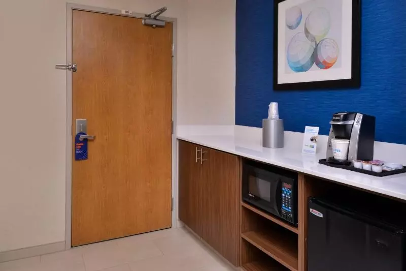 سوئیت با تخت بزرگ, Holiday Inn Express Walnut Creek, An Ihg