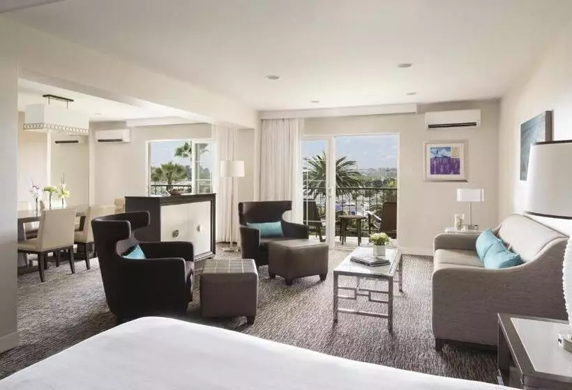 سوییت اجرایی, Hyatt Regency Newport Beach