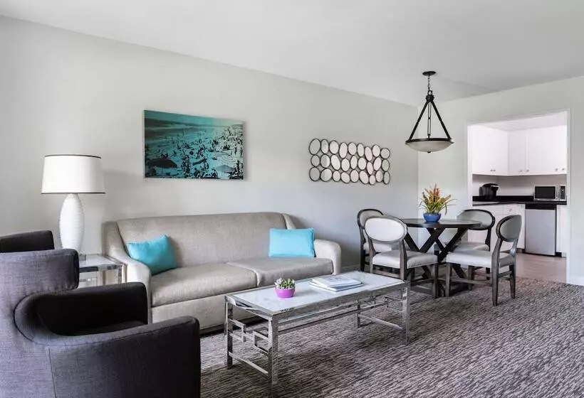 سوییت اجرایی, Hyatt Regency Newport Beach