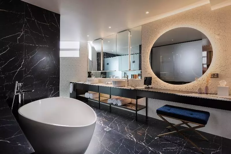 اتاق استاندارد با تخت بزرگ برای معلولان, Hyatt Regency Newport Beach