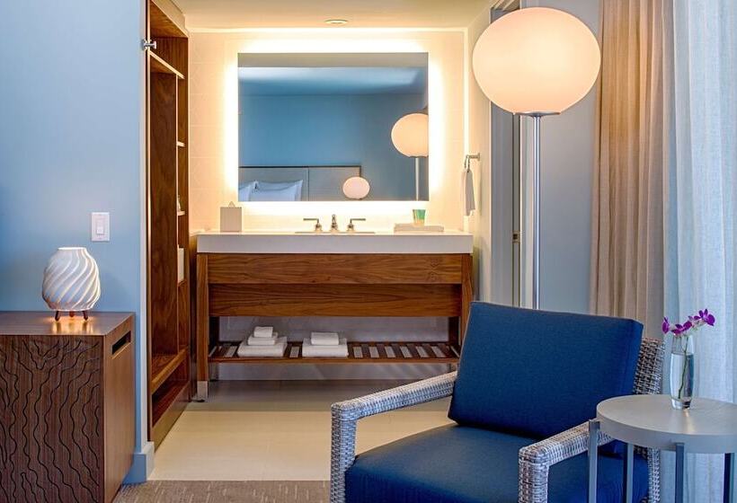 带海景的带双人床的标准间, Hyatt Regency Waikiki Beach Resort & Spa