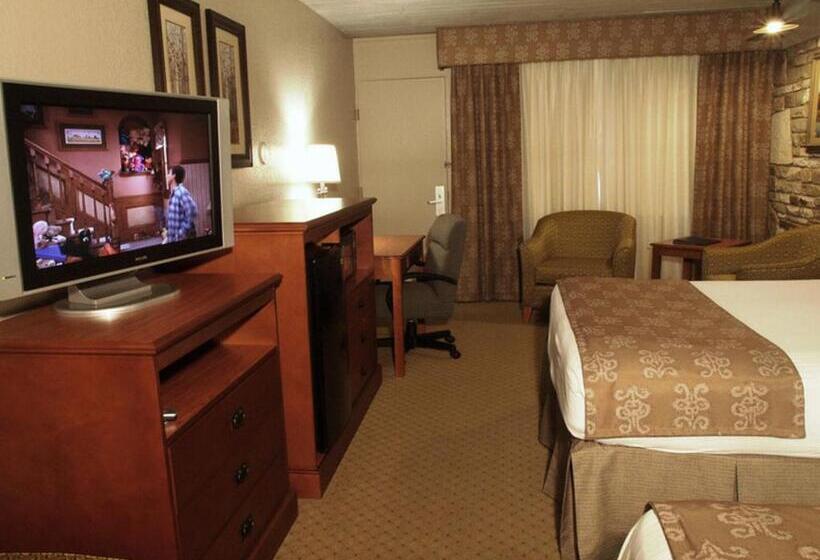 חדר סטנדרט נוף לבריכה, Inn Of The Hills Hotel And Conference Center