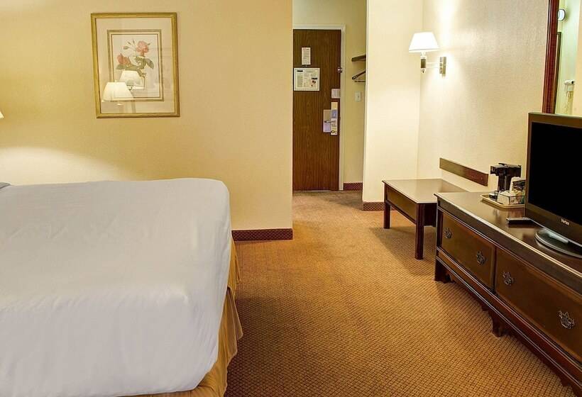 带2个双人床的标准工作室, Quality Inn North