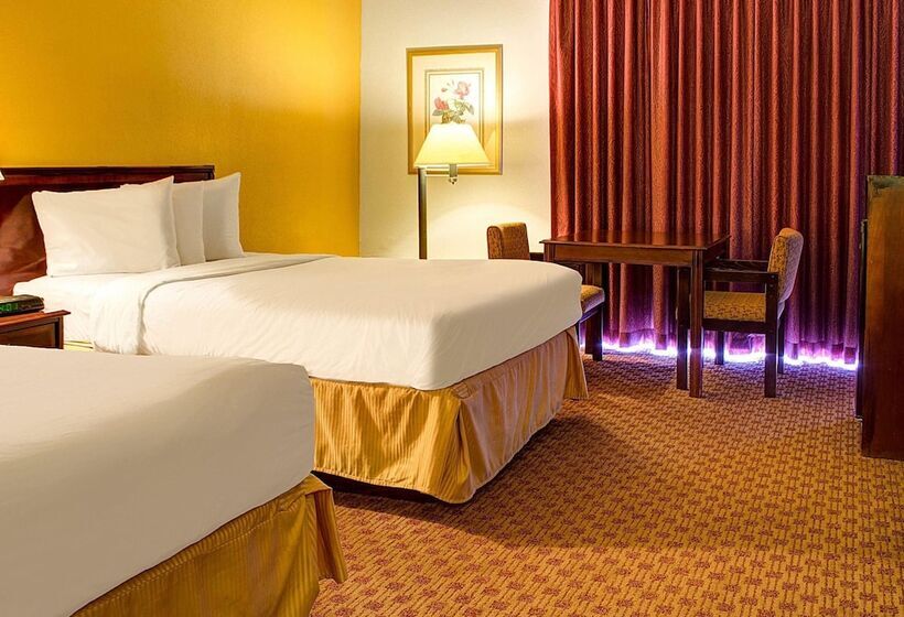 带2个双人床的标准工作室, Quality Inn North