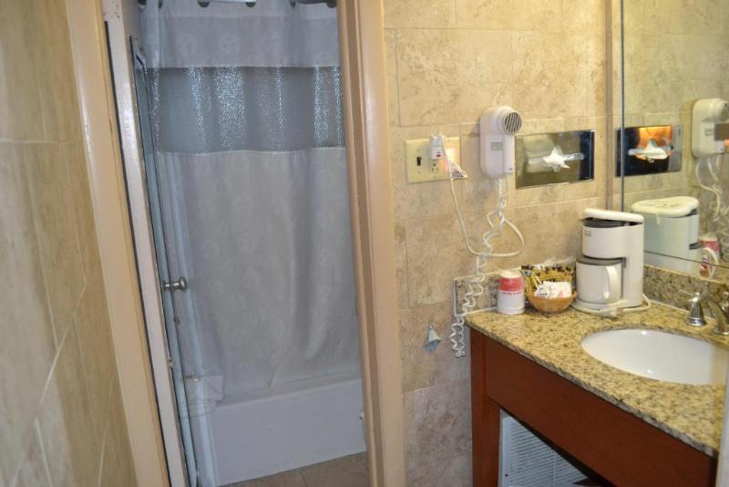 Люкс Кровать Кинг, Ramada By Wyndham State College Hotel & Conference Center