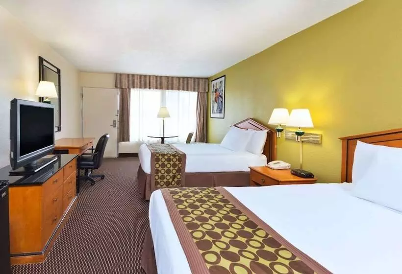 ２ダブルベッドのスタンダードルーム, Ramada By Wyndham Pikesville/baltimore North