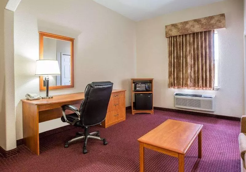キングサイズベッドのスタンダードルーム, Ramada By Wyndham Pittsburgh/new Stanton