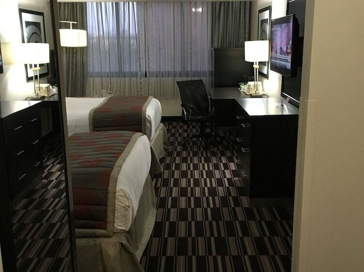 Номер Стандарт 2 Двуспальные Кровати, Ramada Plaza By Wyndham Charlotte South End Airport