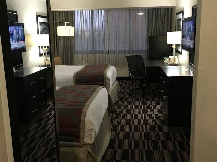 Номер Стандарт 2 Двуспальные Кровати, Ramada Plaza By Wyndham Charlotte South End Airport