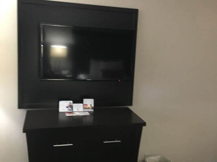 Номер Стандарт 2 Двуспальные Кровати, Ramada Plaza By Wyndham Charlotte South End Airport