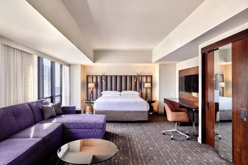 キングサイズベッドのスタンダードルーム, Sheraton Grand Los Angeles