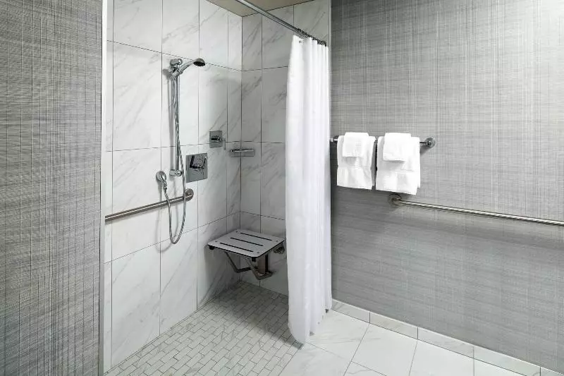 Deluxe-huone Soveltuu Liikuntarajoitteisille, Sheraton Grand Los Angeles