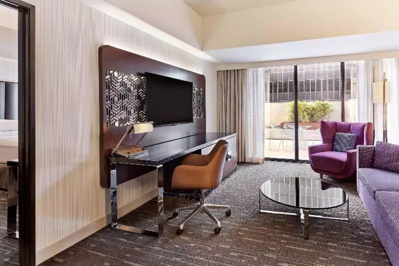 Sviitti Liikuntarajoitteisille, Sheraton Grand Los Angeles