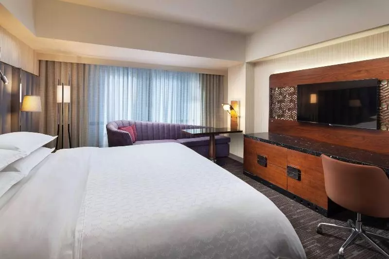 キングサイズベッドのクラブルーム, Sheraton Grand Los Angeles