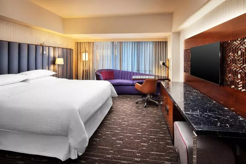 キングサイズベッドのクラブルーム, Sheraton Grand Los Angeles