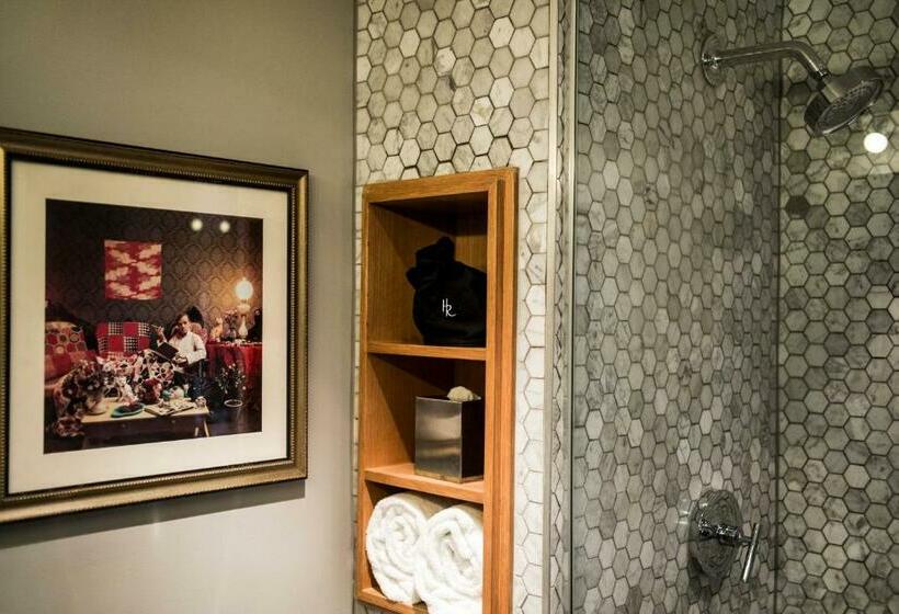 Номер Стандарт Вид на Бассейн, The Hollywood Roosevelt