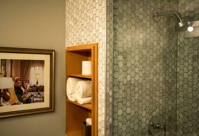 Номер Стандарт Вид на Бассейн, The Hollywood Roosevelt