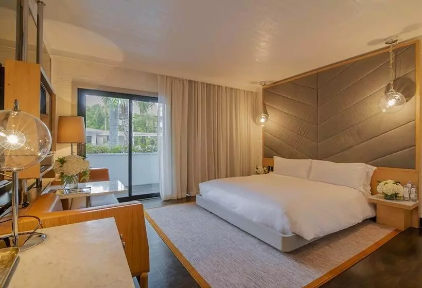 کابین, The Hollywood Roosevelt