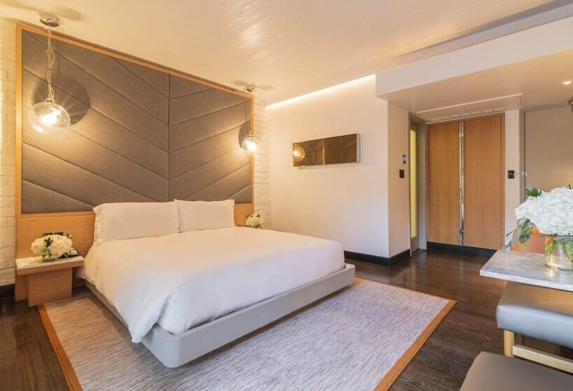 Хижина, The Hollywood Roosevelt