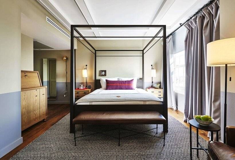 Quarto Superior, The Hollywood Roosevelt