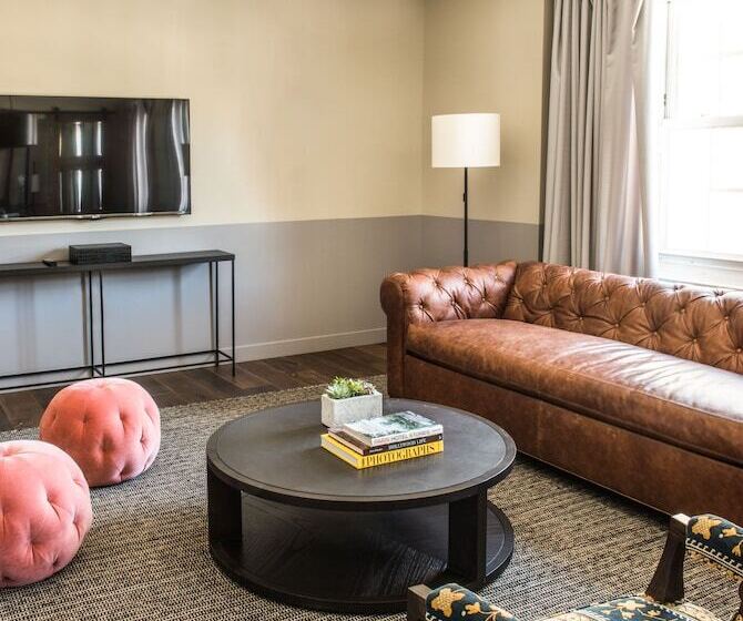 Люкс, The Hollywood Roosevelt